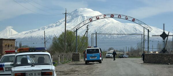 Сотрудники полиции в селе Зартонк (13 апреля 2019). Армавир Сотрудники полиции в селе Зартонк (13 апреля 2019). Армавир - Sputnik Արմենիա