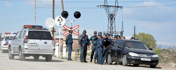 Сотрудники полиции в селе Зартонк (13 апреля 2019). Армавир - Sputnik Армения