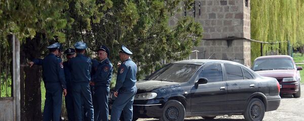 Сотрудники полиции в селе Зартонк (13 апреля 2019). Армавир - Sputnik Армения