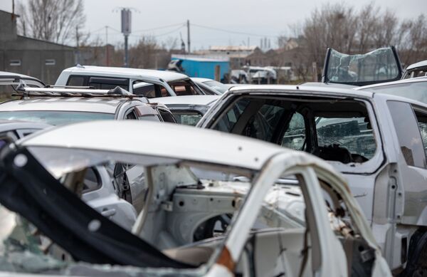 Автомобильная свалка в административном районе Малатия-Себастия Еревана - Sputnik Армения