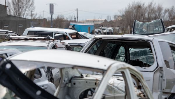 Автомобильная свалка в административном районе Малатия-Себастия Еревана - Sputnik Արմենիա