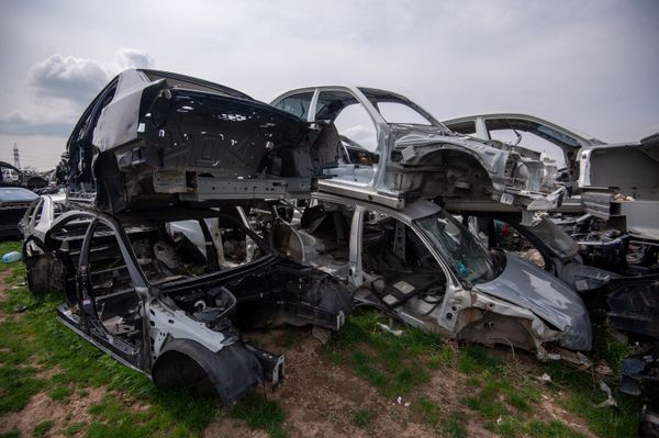 Автомобильная свалка в административном районе Малатия-Себастия Еревана Автомобильная свалка в административном районе Малатия-Себастия Еревана - Sputnik Армения