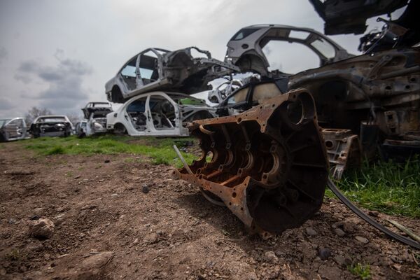 Ավտոմեքենաների գերեզմանոց Երևանում. ինչո՞ւ ոչ մեկը չի պայքարում մետաղի կույտերի դեմ - Sputnik Արմենիա