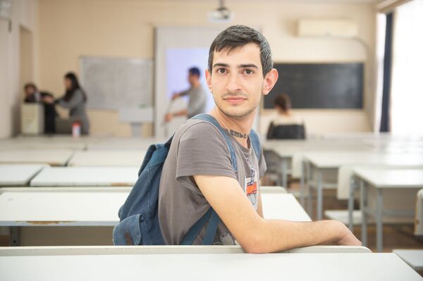 Песси, писси — пессимист? Как Тотальный диктант проходил в Ереване  - Sputnik Армения