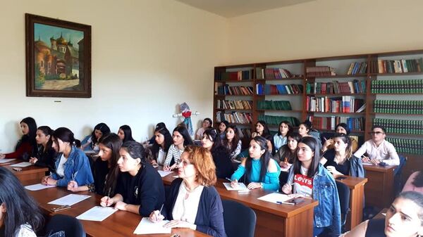 В Армении высокий уровень владения русским языком - Рыбинский о Тотальном диктанте В Армении высокий уровень владения русским языком - Рыбинский о Тотальном диктанте - Sputnik Армения