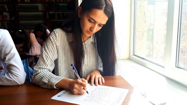 В Армении высокий уровень владения русским языком - Рыбинский о Тотальном диктанте В Армении высокий уровень владения русским языком - Рыбинский о Тотальном диктанте - Sputnik Армения