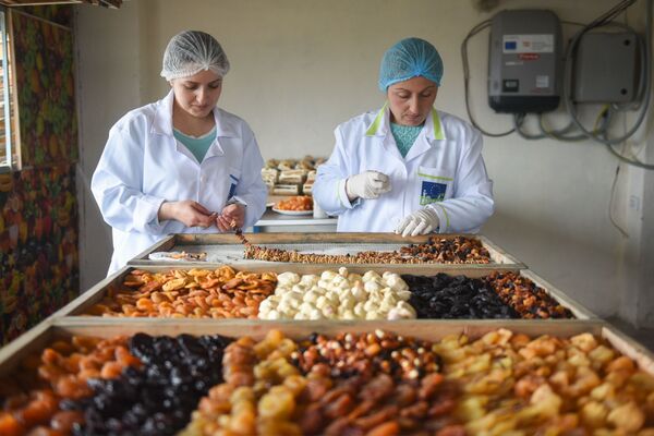 Британцы пьют чай с армянской клубникой: Сладкий домик в Бюракане стал крутым бизнесом - Sputnik Армения