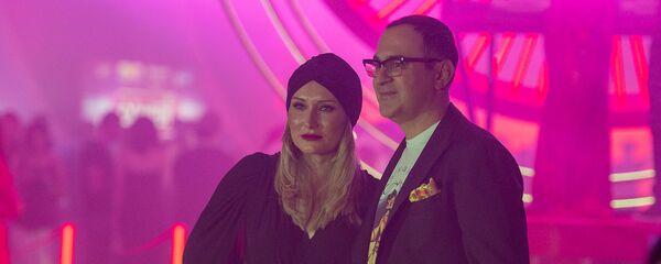  Гарик Мартиросян и Жанна Левина на красной дорожке Comedy Club (15 сентября 2018). Еревaн - Sputnik Армения