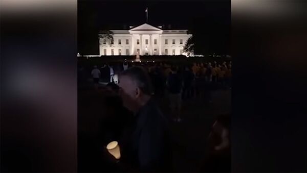Армяне зажгли свечи перед Белым домом в Вашингтоне - Sputnik Արմենիա