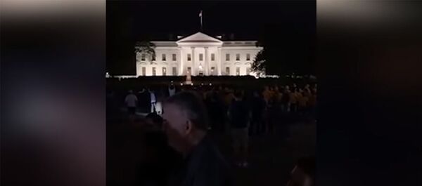 Армяне зажгли свечи перед Белым домом в Вашингтоне - Sputnik Армения