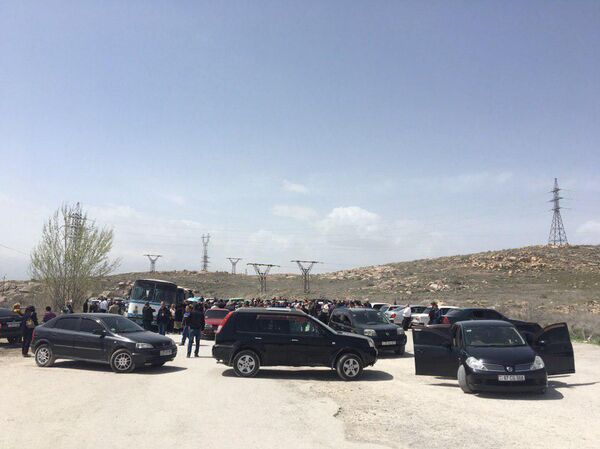 «Արարատցեմենտի» աշխատակիցները փակել են գործարան տանող ճանապարհը. ի՞նչ են ուզում նրանք «Արարատցեմենտի» աշխատակիցները փակել են գործարան տանող ճանապարհը. ի՞նչ են ուզում նրանք - Sputnik Արմենիա