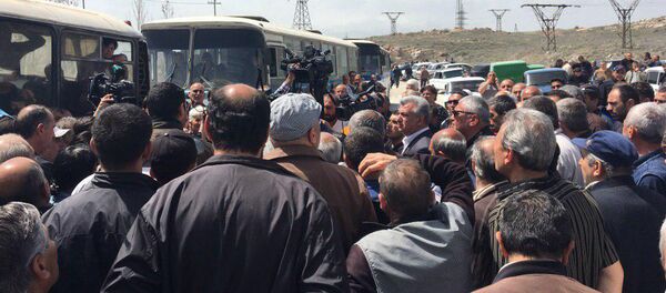 Сотрудники Арарат цемента перекрыли дорогу, ведущую к заводу (15 апреля 2019). Арарат Сотрудники Арарат цемента перекрыли дорогу, ведущую к заводу (15 апреля 2019). Арарат - Sputnik Արմենիա