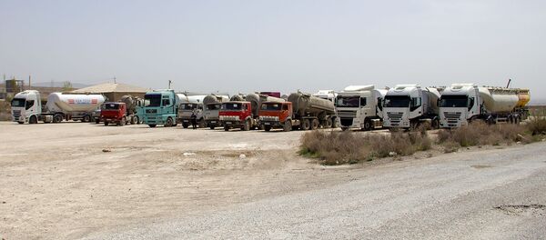 Сотрудники Арарат цемента перекрыли дорогу, ведущую к заводу (15 апреля 2019). Арарат - Sputnik Արմենիա