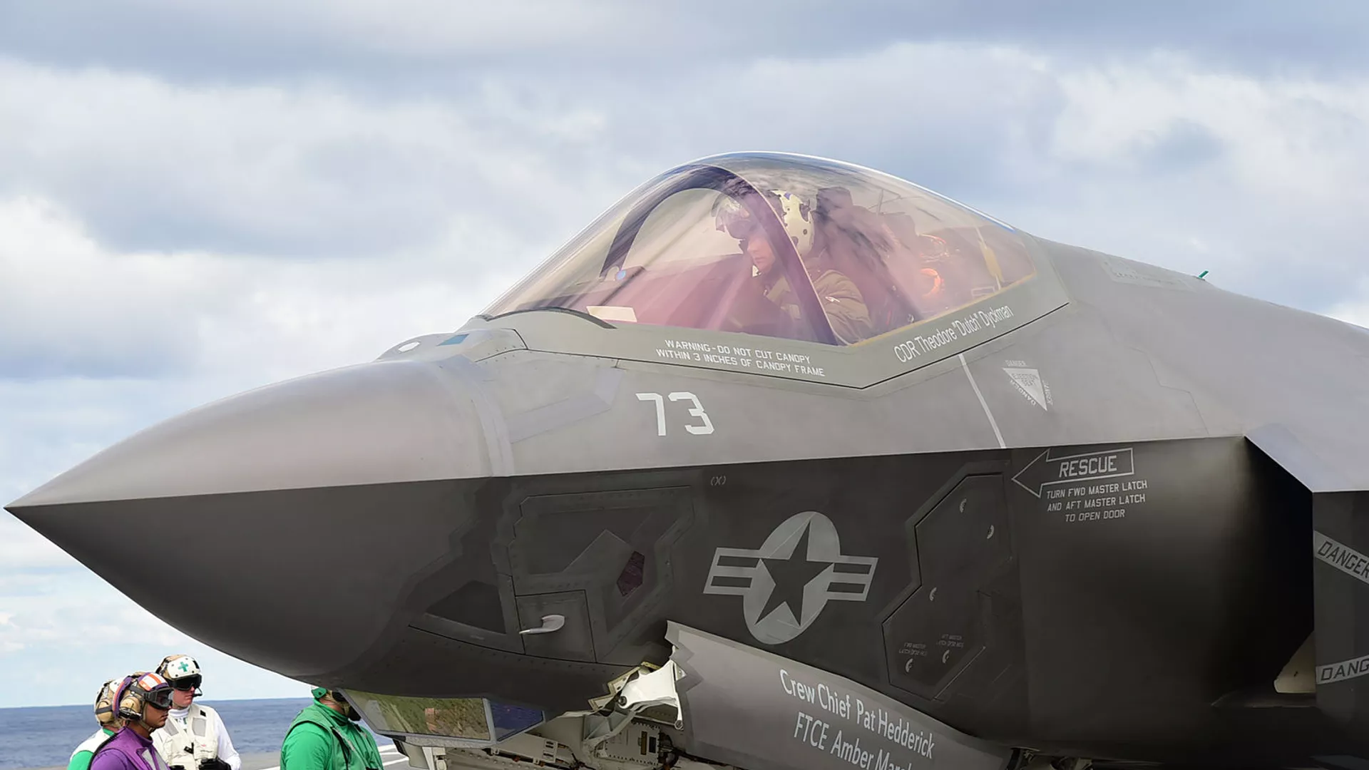 Истребитель-бомбардировщик пятого поколения F-35