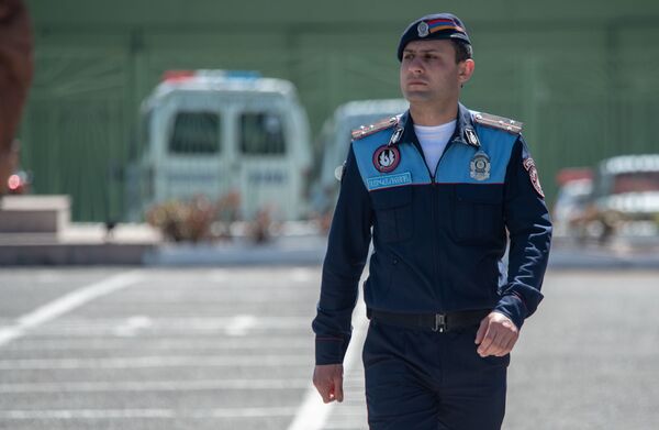 Инспектор 5-го специального батальона ППС Армении, старший лейтенант Армен Хачатрян - Sputnik Армения