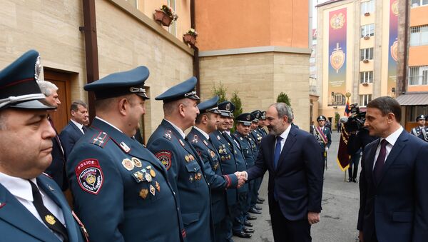 Премьер-министр Никол Пашинян на торжественном заседании, посвященном Дню полиции Армении - Sputnik Армения