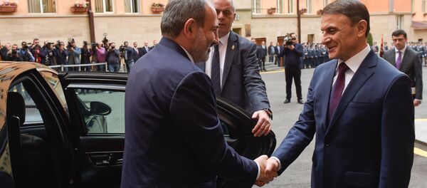 Премьер-министр Никол Пашинян и Начальник полиции Валерий Осипян на торжественном заседании, посвященном Дню полиции Армении - Sputnik Արմենիա