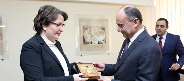 Министры обороны Армении и Грузии Сейран Оганян и Тинатин Хидашели подписали в понедельник договор о военном сотрудничестве на 2016 год Министры обороны Армении и Грузии Сейран Оганян и Тинатин Хидашели подписали в понедельник договор о военном сотрудничестве на 2016 год - Sputnik Армения