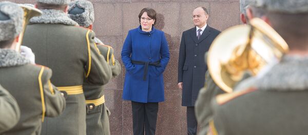 Министры обороны Армении и Грузии Сейран Оганян и Тинатин Хидашели подписали в понедельник договор о военном сотрудничестве на 2016 год Министры обороны Армении и Грузии Сейран Оганян и Тинатин Хидашели подписали в понедельник договор о военном сотрудничестве на 2016 год - Sputnik Արմենիա