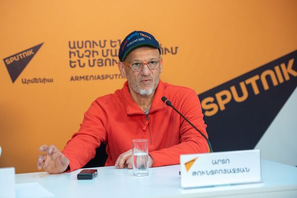 Странные звуки и концерт без программы: Тунчбояджян и Айрапетян обещают настоящее вау Странные звуки и концерт без программы: Тунчбояджян и Айрапетян обещают настоящее вау - Sputnik Армения