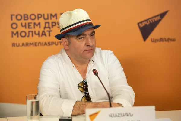Странные звуки и концерт без программы: Тунчбояджян и Айрапетян обещают настоящее вау Странные звуки и концерт без программы: Тунчбояджян и Айрапетян обещают настоящее вау - Sputnik Армения