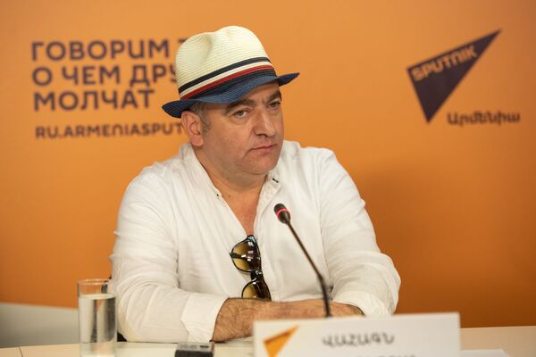 Странные звуки и концерт без программы: Тунчбояджян и Айрапетян обещают настоящее вау Странные звуки и концерт без программы: Тунчбояджян и Айрапетян обещают настоящее вау - Sputnik Армения