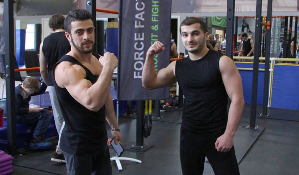 Ինչու են Ահարոնին հայ Բրյուս Լի ասում, կամ ինչպես հայ մարզիկները հայտնվեցին Գինեսի գրքում Ինչու են Ահարոնին հայ Բրյուս Լի ասում, կամ ինչպես հայ մարզիկները հայտնվեցին Գինեսի գրքում - Sputnik Արմենիա