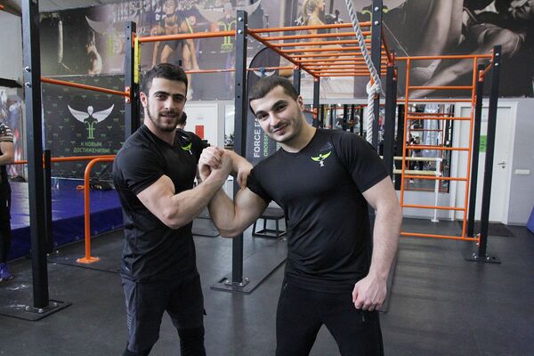 Ինչու են Ահարոնին հայ Բրյուս Լի ասում, կամ ինչպես հայ մարզիկները հայտնվեցին Գինեսի գրքում Ինչու են Ահարոնին հայ Բրյուս Լի ասում, կամ ինչպես հայ մարզիկները հայտնվեցին Գինեսի գրքում - Sputnik Արմենիա