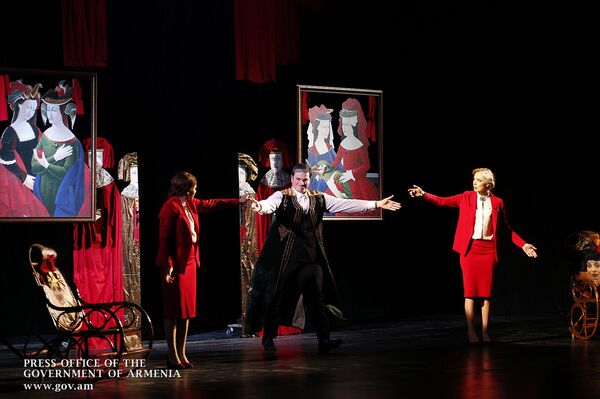 Թբիլիսիի Պետրոս Ադամյանի անվան թատրոնի հյուրախաղին Երևանում ներկա է եղել ՀՀ վարչապետը Թբիլիսիի Պետրոս Ադամյանի անվան թատրոնի հյուրախաղին Երևանում ներկա է եղել ՀՀ վարչապետը - Sputnik Արմենիա