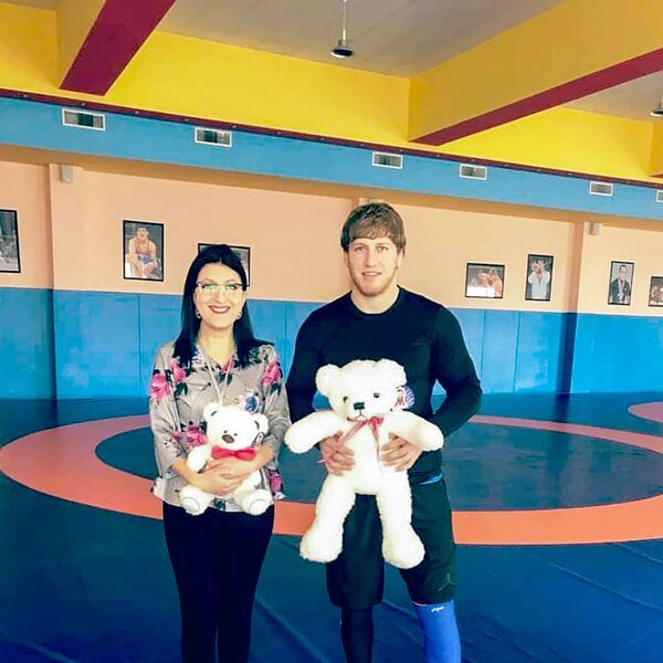 Սիմոն Մարտիրոսյանը խաղալիքներ է նվիրում Հալեպի փոքրիկներին Սիմոն Մարտիրոսյանը խաղալիքներ է նվիրում Հալեպի փոքրիկներին - Sputnik Արմենիա