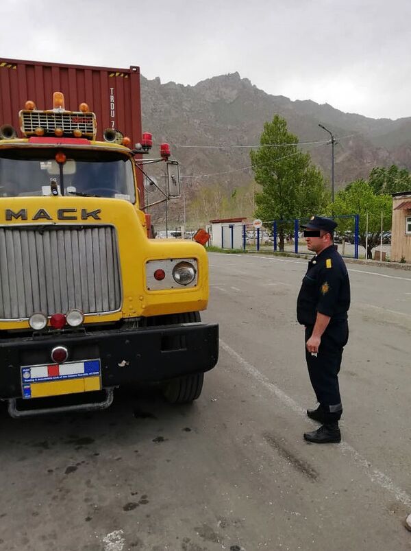 Ռուս սահմանապահները թմրանյութերի մատակարարի են բռնել հայ–իրանական սահմանին Ռուս սահմանապահները թմրանյութերի մատակարարի են բռնել հայ–իրանական սահմանին - Sputnik Արմենիա