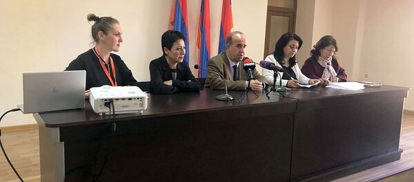 Начало программы Семейная среда и обществееные услуги для детей Армении в Ширакской области (18 апреля 2019). Гюмри Начало программы Семейная среда и обществееные услуги для детей Армении в Ширакской области (18 апреля 2019). Гюмри - Sputnik Արմենիա