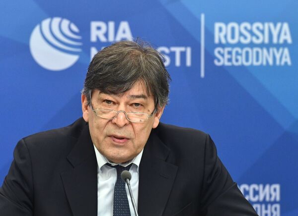 Не интерпретаторы, а профессиональные историки должны говорить о войне – Швыдкой - Sputnik Армения