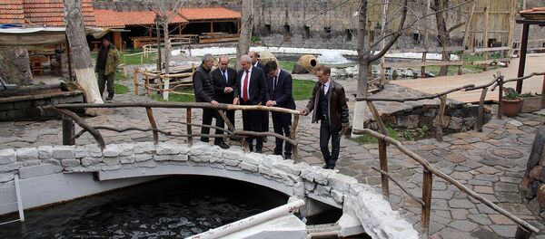 Чрезвычайный и Полномочный посол России в Армении Сергей Копыркин посетил рыбное хозяйство Черкези дзор (18 апреля 2019). Гюмри Чрезвычайный и Полномочный посол России в Армении Сергей Копыркин посетил рыбное хозяйство Черкези дзор (18 апреля 2019). Гюмри - Sputnik Արմենիա