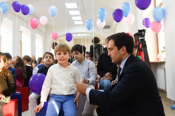 Веди себя тихо, хорошо? Жена президента Армении презентовала свою с внучкой книгу - Sputnik Армения