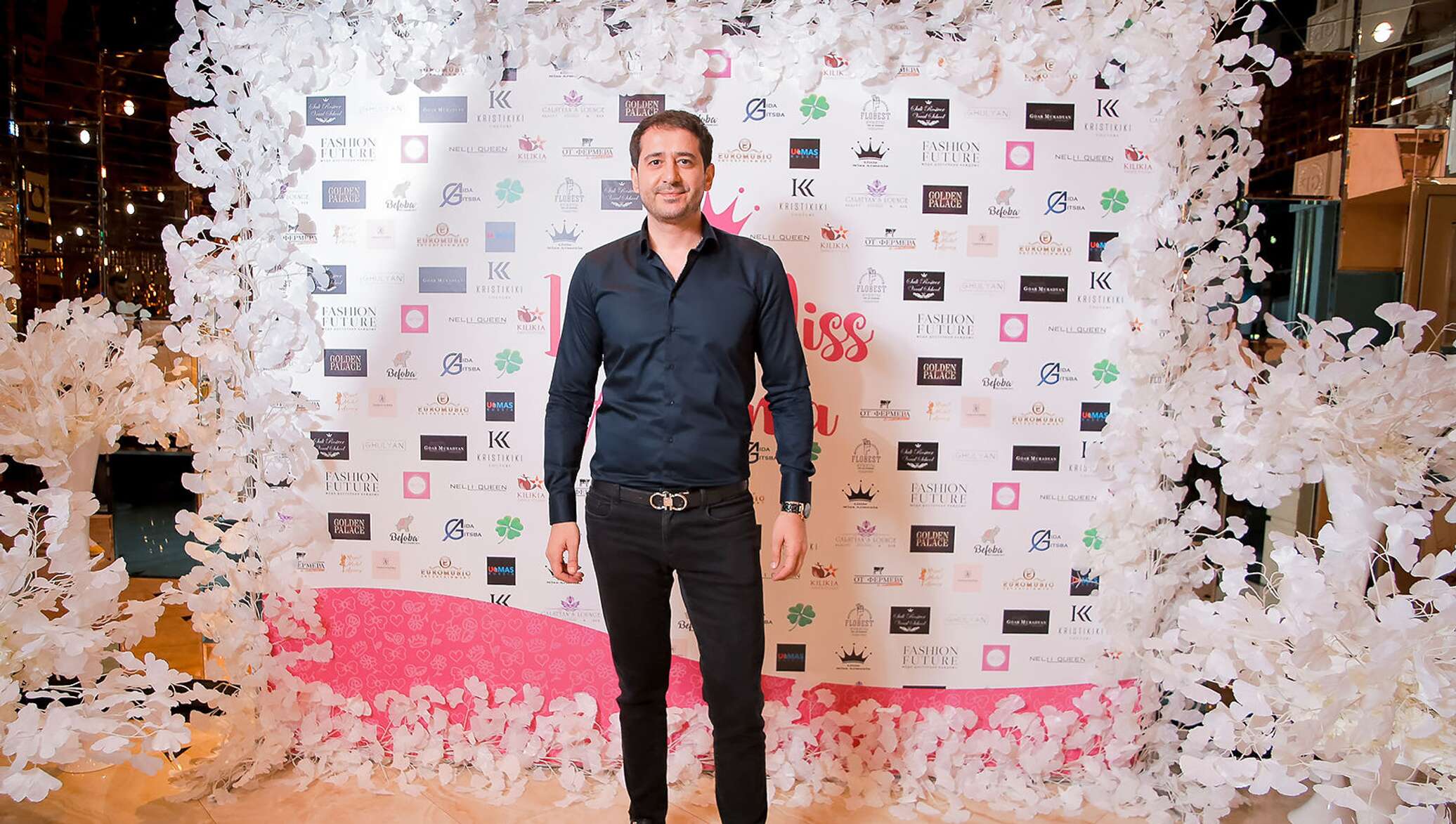 "Привет, мама, привет, папа": сбылась мечта известного армянского певца Арамэ - 