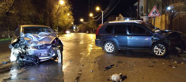 Дорожно-транспортное происшествие на улице Бабаджаняна (19 апреля 2019). Еревaн - Sputnik Армения