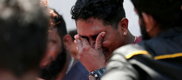 Родственник жертвы взрыва в святилище Святого Антония, Церковь Коччикаде в Коломбо (21 апреля 2019). Шри-Ланка - Sputnik Արմենիա