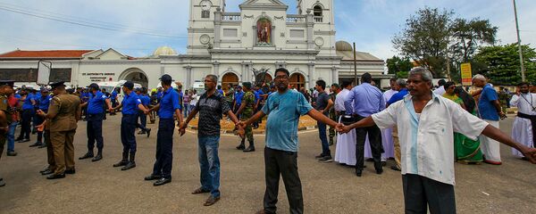Солдаты армии Шри-Ланки охраняют область вокруг святыни Святого Антония после взрыва в Коломбо (21 апреля 2019). Шри-Ланка Солдаты армии Шри-Ланки охраняют область вокруг святыни Святого Антония после взрыва в Коломбо (21 апреля 2019). Шри-Ланка - Sputnik Արմենիա