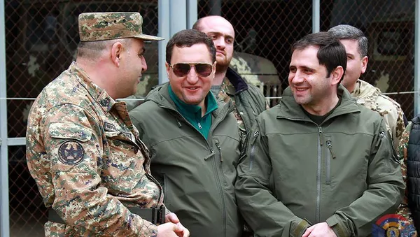 Визит армянской делегации во главе с министром обороны Давидом Тонояном в Карабах (21 апреля 2019). Степанакерт - Sputnik Армения
