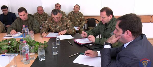 Визит армянской делегации во главе с министром обороны Давидом Тонояном в Карабах (21 апреля 2019). Степанакерт Визит армянской делегации во главе с министром обороны Давидом Тонояном в Карабах (21 апреля 2019). Степанакерт - Sputnik Армения