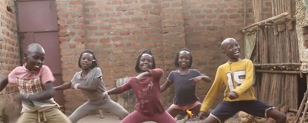 Танец маленьких угандят Танец маленьких угандят - Sputnik Армения