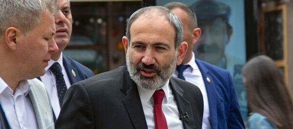 Пашинян с иностранным журналистом - Sputnik Արմենիա