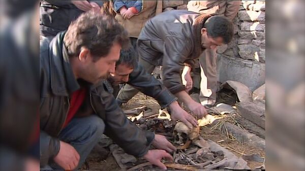 Едва не поседел от увиденного: заброшенный колодец открыл тайну геноцида в спитакском селе Едва не поседел от увиденного: заброшенный колодец открыл тайну геноцида в спитакском селе - Sputnik Армения