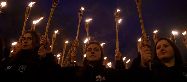 Активисты на традиционном факельном шествии (23 апреля 2019). Еревaн Активисты на традиционном факельном шествии (23 апреля 2019). Еревaн - Sputnik Армения