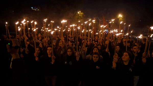 Активисты на традиционном факельном шествии (23 апреля 2019). Еревaн - Sputnik Արմենիա