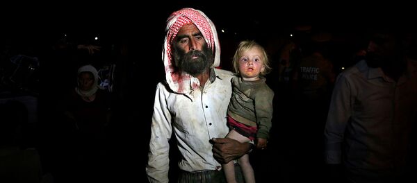 Иракские езиды пересекают сирийско-иракскую границу в пограничном пункте Фишхабур (10 августа 2014). Ирак - Sputnik Армения