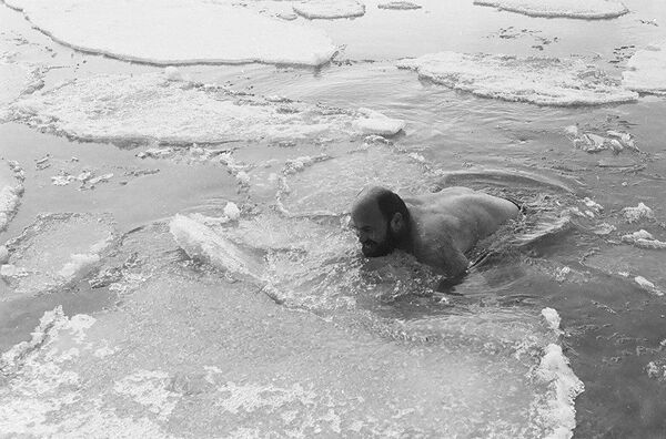 Невероятный дельфин без русалки: как Игорь Нерсесян стал рекордсменом книги Гиннесса - Sputnik Армения