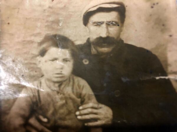 Горстка земли из Муша для чужака, или Какая мечта деда Мхо все еще не сбылась Горстка земли из Муша для чужака, или Какая мечта деда Мхо все еще не сбылась - Sputnik Армения