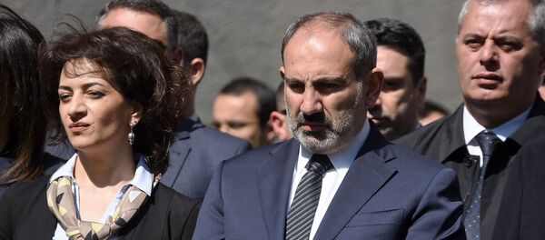 Премьер-министр Никол Пашинян с супругой Анной Акопян в мемориальном комплексе Цицернакаберд (24 апреля 2019). Еревaн Премьер-министр Никол Пашинян с супругой Анной Акопян в мемориальном комплексе Цицернакаберд (24 апреля 2019). Еревaн - Sputnik Արմենիա